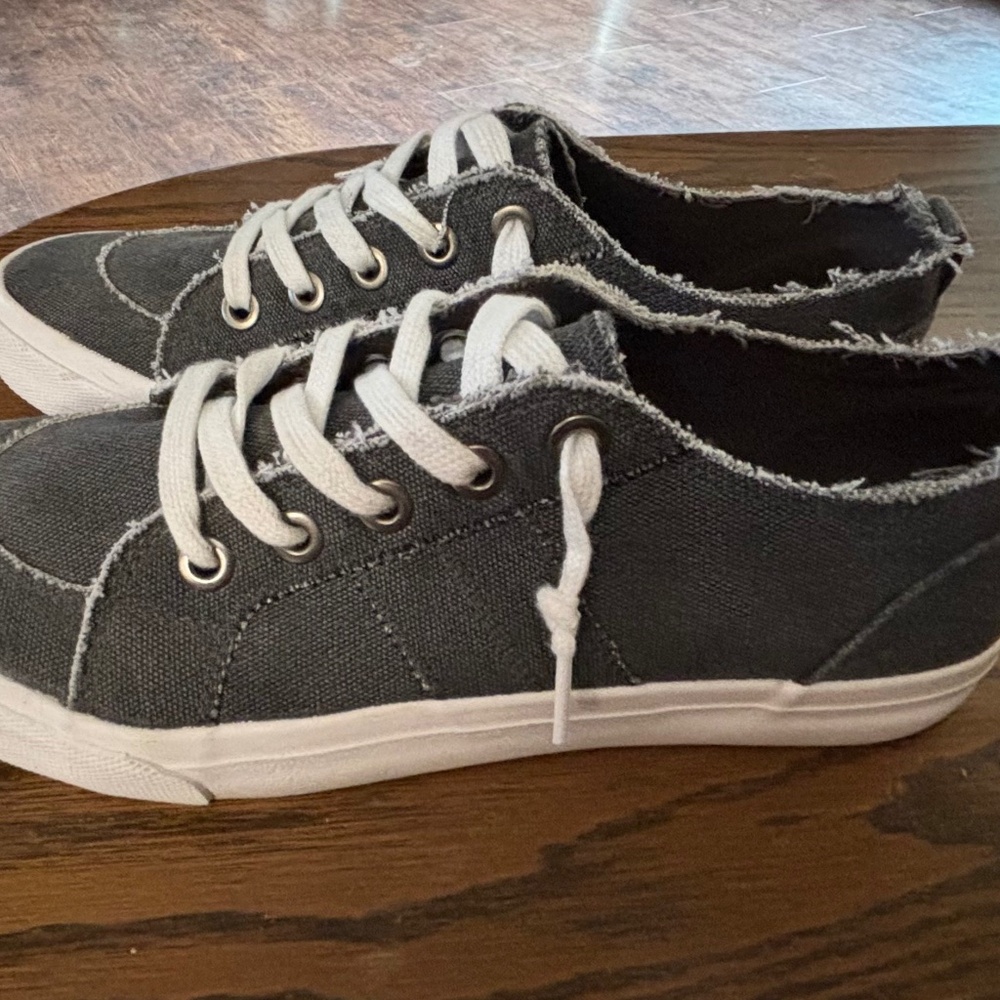 POP sneakers